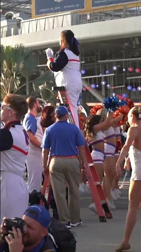 Boise State brings the hype at LA Bowl Fan Fest