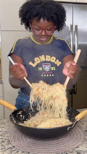 I'm Literally Obsessed With This Filipino Food! #pancitbihon #filipinofood