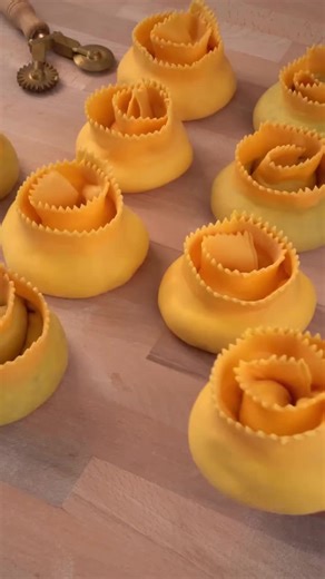 Gefüllte Pappardelle mit Spinat-Ricotta und Ragù