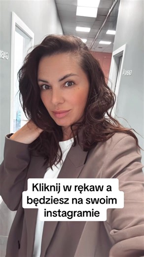 📲 To tylko metka? Nie. To punkt kontaktu między Twoją marką a klientem. 💡 Każda firma, która chce zbudować lojalność i nowoczesne doświadczenie – może to zrobić jednym kliknięciem. ➡️ Hotel. ➡️ Siłownia. ➡️ Biuro nieruchomości. ➡️ Salon beauty, klinika, butik, coworking… 📌 Dotykasz telefonem i już jesteś w świecie marki: ✔️ program lojalnościowy ✔️ dostęp do oferty VIP ✔️ kontakt bez szukania ✔️ zaproszenie do aplikacji ✔️ lub spersonalizowana wiadomość To przyszłość relacji z klientem. W kos