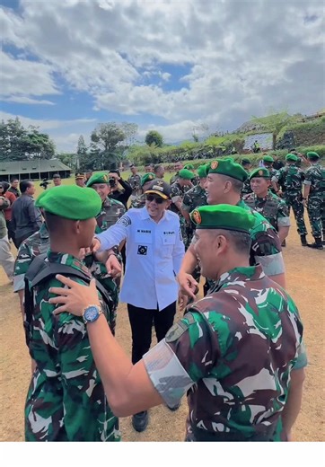 Bersama TNI, rasa aman tumbuh. Optimisme menguat. Gotong royong bergerak. keberadaan batalyon di Kabupaten Probolinggo adalah bagian dari ikhtiar membangun masa depan. Sinergi ini menjadi fondasi penting menuju Probolinggo yang kondusif, maju, dan berdaya saing. Bersama TNI, Probolinggo SAE dibangun dengan keyakinan dan harapan. #gusharis #probolinggosae #bersamatni #tniindonesia🇮🇩 #tentaraindonesia
