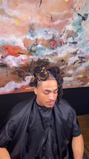 Locksy Shop on Instagram: "Incroyable reprise en twist + taper réalisés au salon Locksy Shop pour @ziciano972 à l’occasion de son premier show au Zenith de Paris (quelle ascension, à suivre de près‼️ S/o @Br_Hairstylist et n’hésitez pas à prendre RDV pour les fêtes 👀"