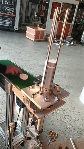 Easy paper lid stacker collector machine with conveyor belt #smartmachines papercupmachine