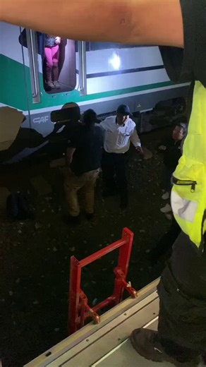 Las obras históricas de AMLO:Ya presentó fallas el tren al AIFA. Tuvieron que evacuar a la gente. Qué curioso que no falló cuando Claudia y AMLO lo inauguraron y reinauguraron, ¿significa que las inauguraciones fueron un montaje?