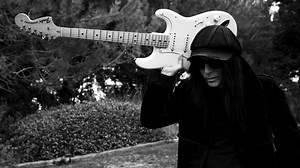 Mick Mars: "I have about 100 guitars. I like to have a lot of different things to play around with"