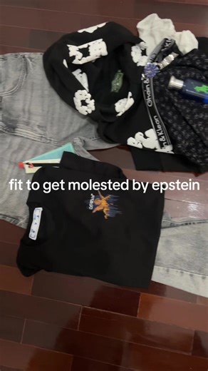 Stylish Outfits with Flared Jeans and Accessories