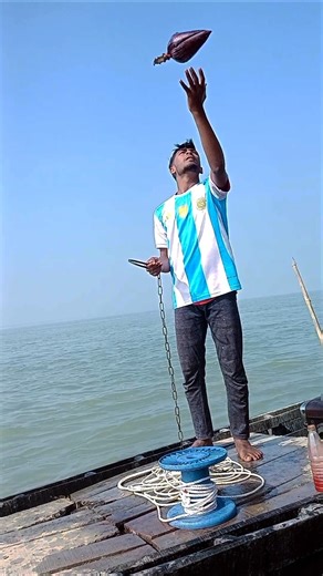 45 KG giant salmon fish catch using banana mocha bait on hook #fishing #fishingvideo #salmon #hook