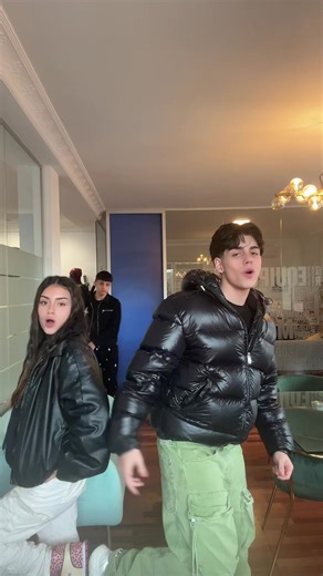 Video de Daaviid280 (@daaviid280_) relacionado con “david she can't read either texts”