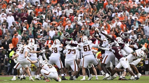 Who is Miami's kicker? Carter Davis trends during Texas A&M game