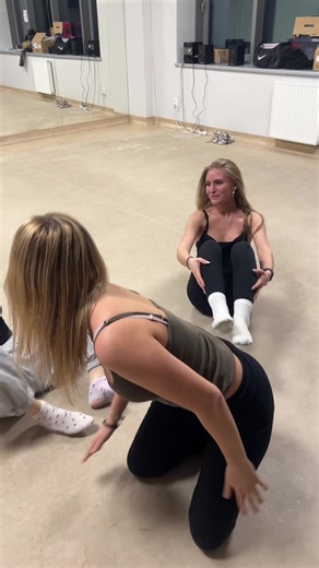 challenge time !!! 🔥 who of you can do it too 🤔? tag us 🖤❤️😝 #astacheer #challenge #danceteam #cheersquad #fyp