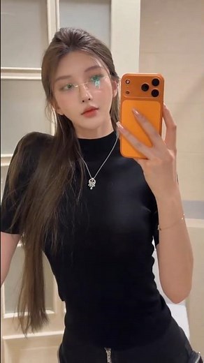 ✨ Stunning Chinese Girl 🖤 | Classy Mirror Selfie & Chic Vibes 💫 #shorts #chinesegirl #douyin