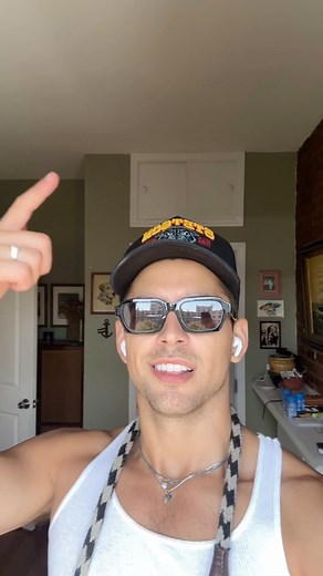 Ryan Winter on Instagram: "The busiest bee in bk."