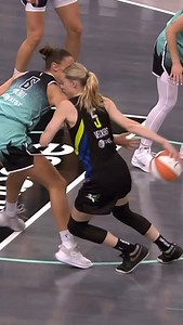 WNBA on Instagram: "Middy P in FULL FORM at No. 1️⃣ ⚡️ Paige Bueckers gets shifty and finishes with straight finesse... a nasty midrange masterclass puts the finishing touch on #WNBARookiesWeek"