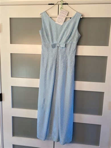 A homemade prom dress from 1964, a special note and a teen's search for link to past