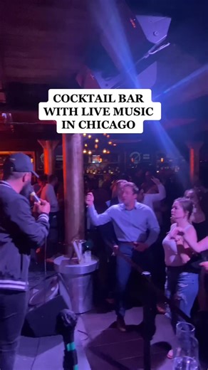 live music cocktail bar downtown chicago ✨ #chicagococktailbars #chicagoclubs #chicagobarscene #thingstodoinchicago #rivernorthchi