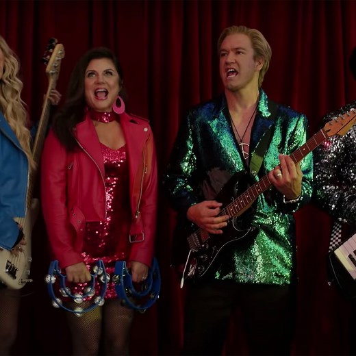 Zack Morris & Kelly Kapowski Return to Bayside in New Saved By the Bell Trailer