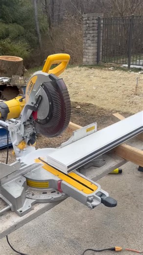 Education in action. ✔️ Thanks to Custom Deck Builders, LLC out of Shrewsbury, PA for the Canvas Series VERSAWRAPS wrap demo. The perfect choice for wrapping posts and delivering maximum curb appeal with the beauty of wood and the durability of PVC. Finish: Kitami | Versatex Building Products