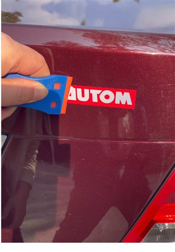 Effective Plastic Razor Blade Scraper for Car Cleaning