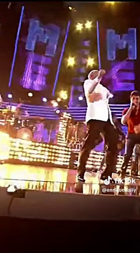Enrique Iglesias & Pitbull perform “I’m a Freak” live on Premio Lo Nuestro in 2014 🔥 #EnriqueIglesias #Singing #Performing #Pitbull #MrWorldwide #Mr305 @Enrique Iglesias @Pitbull