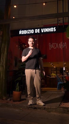 Bocca Nera 👄 on Instagram: "Lembrete de hoje 😉 O rodízio de vinhos original tem nome: Bocca Nera. 🍷 Antes de virar tendência, a ideia nasceu aqui. O Bocca Nera foi o primeiro bar do Brasil a criar o rodízio de vinhos, revolucionando a forma de beber, descobrir e se apaixonar por novos rótulos. Por um valor fixo, você degusta uma curadoria de vinhos selecionados, entre espumantes, brancos, rosés e tintos. Quantas vezes quiser, no seu ritmo, sem regras e sem frescura. A proposta é simples: mais