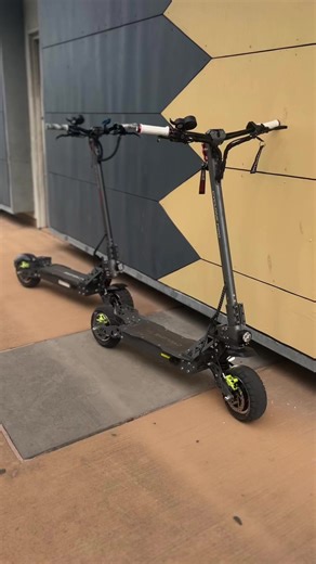 Cyclone Footage and Updates from Townsville