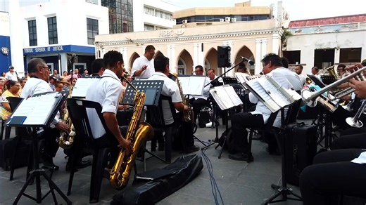 La música nos une por Tabasco 🎶🎺🎼 El próximo 15 de febrero, la Banda Sinfónica del Gobierno del Estado de Tabasco te invita a vivir una Gala Sinfónica que celebra nuestra identidad y orgullo. 📍 Explanada del Museo Regional de Antropología Carlos Pellicer Cámara 🕠 17:30 horas | Tabasco HOY