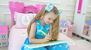 Diana Pretends to Be a Stylist in the Creative Dress Competition | Diana and Roma