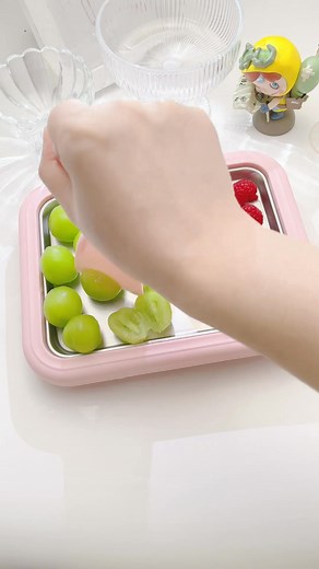 Green grape and raspberry stir-fried yogurt 𢡄✨ #foodvideo #foodreels #yogurtrecipe #easyrecipes #aestheticfood #graperecipe #raspberrylove #healthyfood #dessertideas #quickrecipe #summerrecipes #foodlover #viralreels #trendingreels #reelitfeelit #instafood #foodvibes #asmrfood #homemaderecipes | Seraphic Savor | Facebook