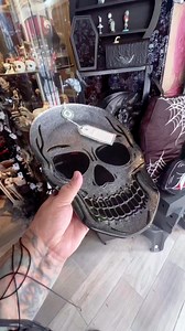 Estos platos vidrio hay pocos en tienda pero apoco no son preciosos 🖤💀🤍 | Malice In Wonderland