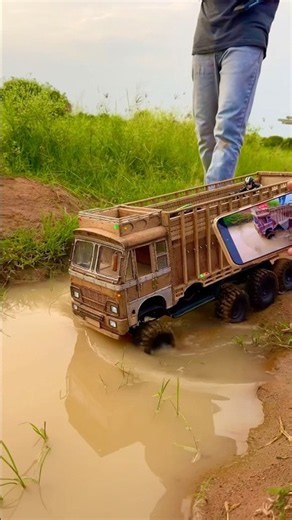 Rc Biggest Tata 8x8 Truck Vs Mud off roading