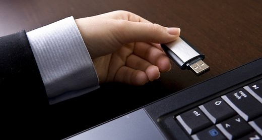 Como remover vírus de pendrive que converte arquivos e pastas em atalhos