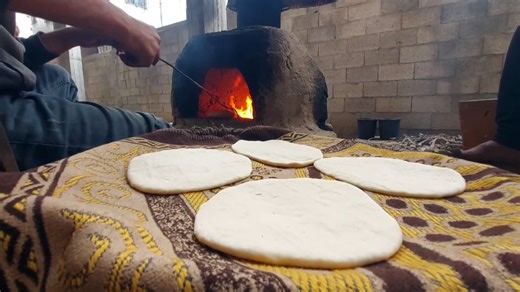 تعرف على قصة الخباز الفلسطيني ومعاناته في عمله بغزة