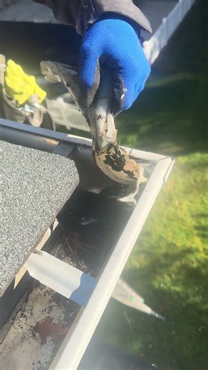 Leaky corner #gutterrepair #guttercleaning #gutterinstallation #somervillema