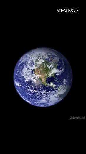 175K views · 801 reactions | Les principaux anneaux de Saturne forment un disque d'une largeur de 360 000 km. La Terre, avec son diamètre de 12 742 km, est minuscule à côté. | Science & Vie | Facebook