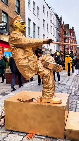 How London Levitating Goldman is stretching for the day. #livingstatue