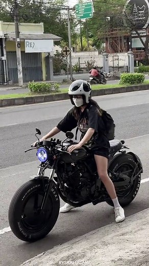 Custom Motorcycles: Cafe Racer Yamaha XSR 155