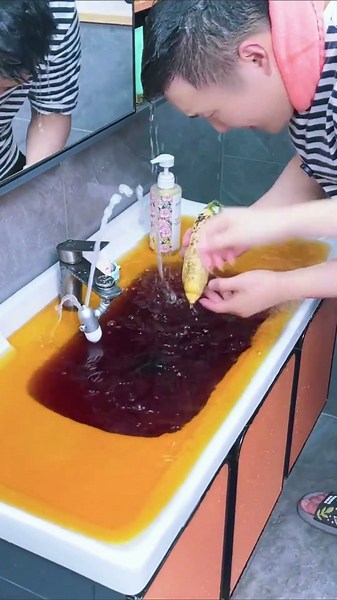 Say goodbye to clogged drains! A push-down stopper solves a big problem.