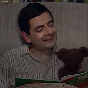 Même si il est l’un des humoristes les plus aimés de Grande Bretagne et du monde. Rowan Atkinson (Mr. Bean) a terriblement souffert depuis tout petit d’un trouble qui lui a presque fait renoncer à sa carrière. Mais malgré sa difficulté notoire, il a décidé de ne pas se cacher et d’utiliser ce qui le rendait différent pour la création… le personnage le plus important de sa vie. Abonnez-vous à notre chaîne YouTube : http://bit.ly/yt-icones | Icônes