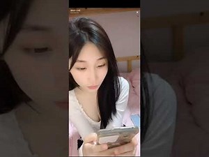 Cute Girl Streams LIVE!