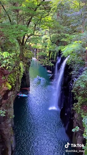 人生で1度は訪れたい宮崎県にある『高千穂峡』🚣‍♂️🏞ボートに乗る事も出来るんです#宮崎#高千穂峡#高千穂