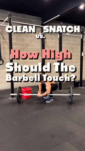 🏋🏻‍♂️How High Should the Barbell Touch? 🤔 When performing snatches and cleans, where the barbell makes contact with your body is crucial for efficiency and power. 🏋️‍♂️ For SNATCHES, your grip is wider, and the barbell should ideally make contact around the hip level. This ensures a smooth, powerful lift. For CLEANS, where the grip is narrower, the barbell should contact the mid-thigh. This position helps maintain control and generate force. If you’re new to CrossFit, these differences are e