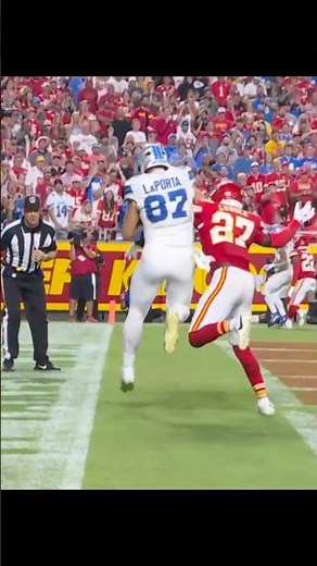 Sam Laporta with a crazy TD catch for the Lions against the Chiefs