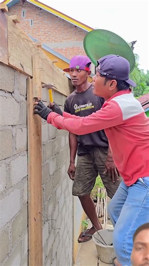 The Foreman Teaches Workers Easy & Effective Methods 👷‍♂️#carpentry #shortvideo #woodworking