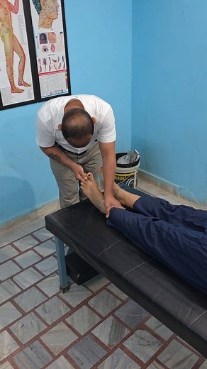 256K views · 733 reactions | Foot pain treatment for chiropractic #footpaintreatment #forchiropractic #chiropractic #chiropracticadjustment #ChiropracticTreatment #chiropracticmassage #chiropracticcare #ChiropracticHealth #Chiropractorinindia #chiropractor | Sarwan Ram Uginiya | Facebook