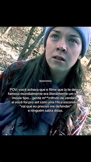 Janne Teix on Instagram: "Pensando no feito extraordinário que foi a filmagem de The Blair Witch Project, é quase um milagre que os diretores Eduardo Sánchez e Daniel Myrick tenham conseguido ir tão longe para criar o que hoje é considerado uma obra-prima do terror. Dadas as táticas de cinema guerrilha e o conceito extremamente arriscado do projeto, é impossível não se impressionar com o resultado final — ou, francamente, não entender por que a protagonista do filme, Heather Donahue, hesitou em