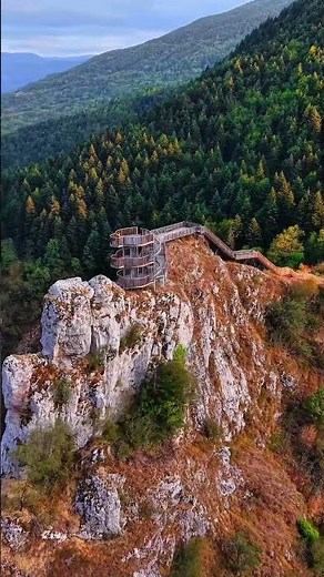 Valla Canyon, the world's second deepest canyon, with its steep cliffs exceeding 1000 meters.