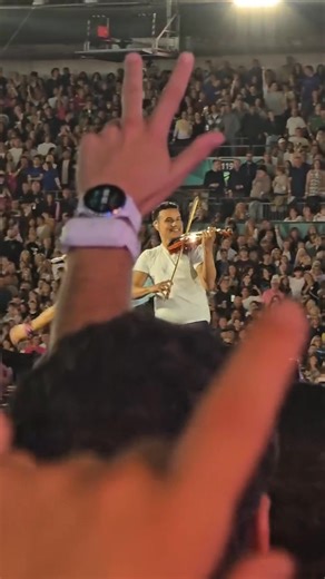 Viva La Vida ft. The Simón Bolívar Symphony Orchestra 🌹 #ColdplayWembley 🇬🇧 🎥 @neilenore 🛒 Order MOON MUSiC Now: eustore.coldplay.com 🌙 Stream Now: coldplay.lnk.to/MoonMusic 📲 Follow Us: linktr.ee/ColdplayPhilippines | Coldplay Philippines