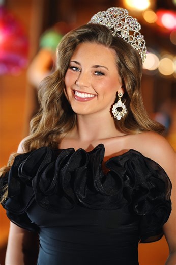 2023 Junior Miss Princess of America Savannah Meadows 👑From graduating high school, to becoming a healthcare worker, to getting accepted into college, Savannah did it all with a crown on her head. Savannah’s journey is one of timing, that good things come to those who wait. Savannah is the epitome of elegance as she moves on to the next chapter of her life. We are so proud of you, Savannah. She’s the beauty and the beat, she is your 2023 Junior Miss Princess of America Savannah Meadows ❤️👑Musi