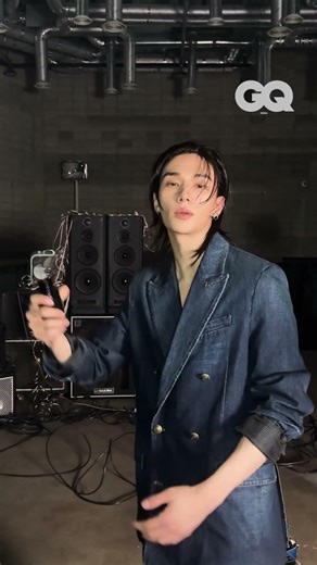 When Hyunjin sprays Dior 'Sauvage', Boom Boom Chk Chk Boom! #DiorSauvage #HYUNJIN #StrayKids #GQK...