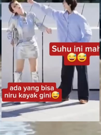 Tulang nya terbuat dari apa yaa mereka🤣🤣 #viralshort #ngakak #shorts #danceviral #funny